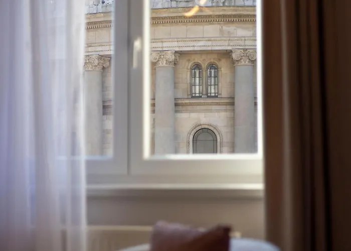 Luxurious W/ A Stunning View To The Basilica