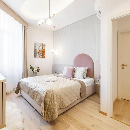 Lejlighed Luxurious W/ A Stunning View To The Basilica Budapest
